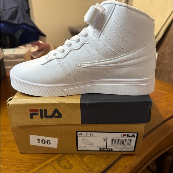 New in Box Women's Fila VULC 13 White High-Top Leather Sneakers Size 7 - Picture 6 of 10